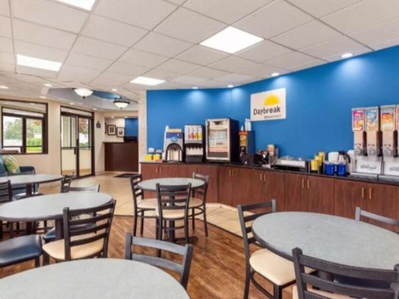 Days Inn By Wyndham Weldon Roanoke Rapids Экстерьер фото