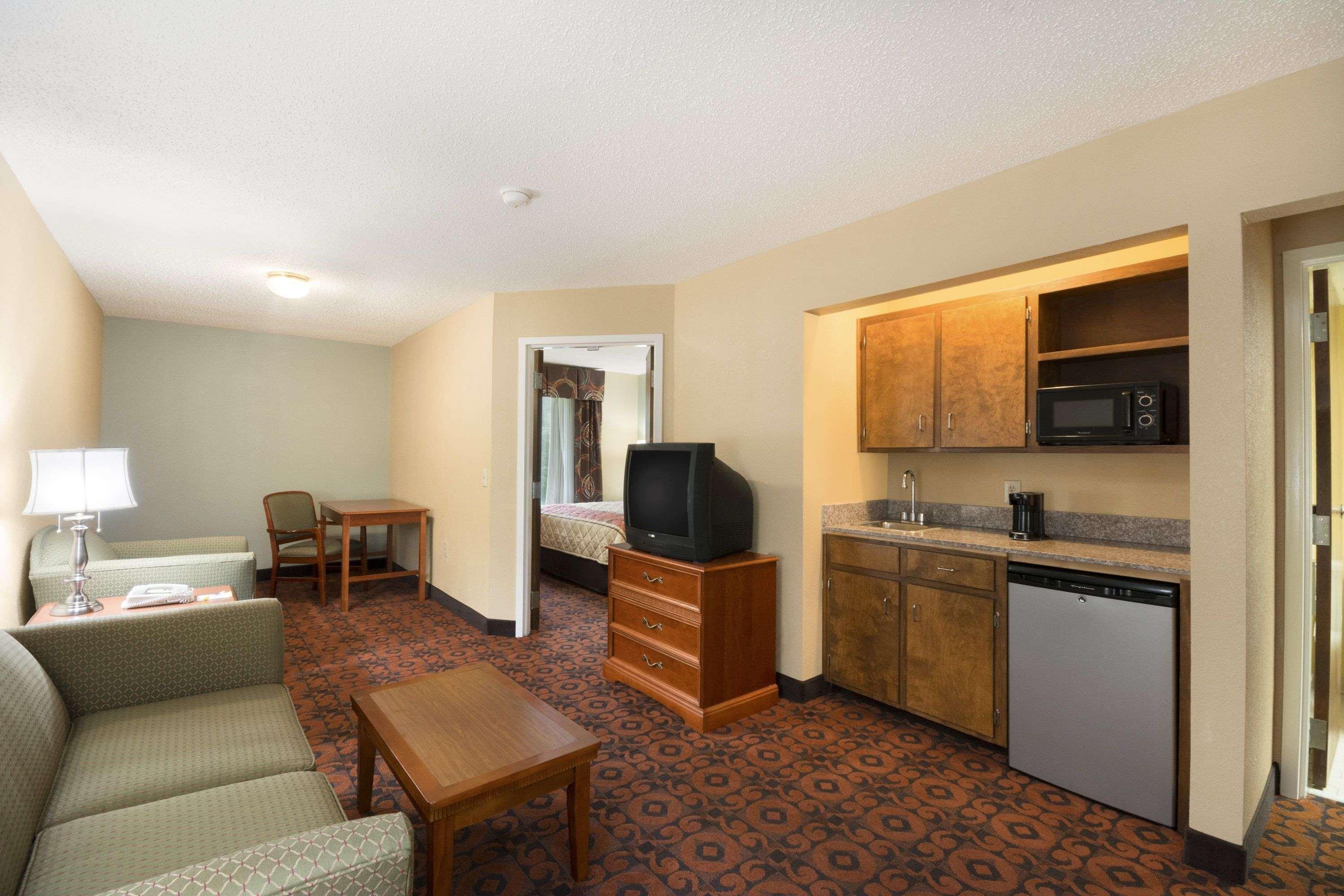 Days Inn By Wyndham Weldon Roanoke Rapids Экстерьер фото