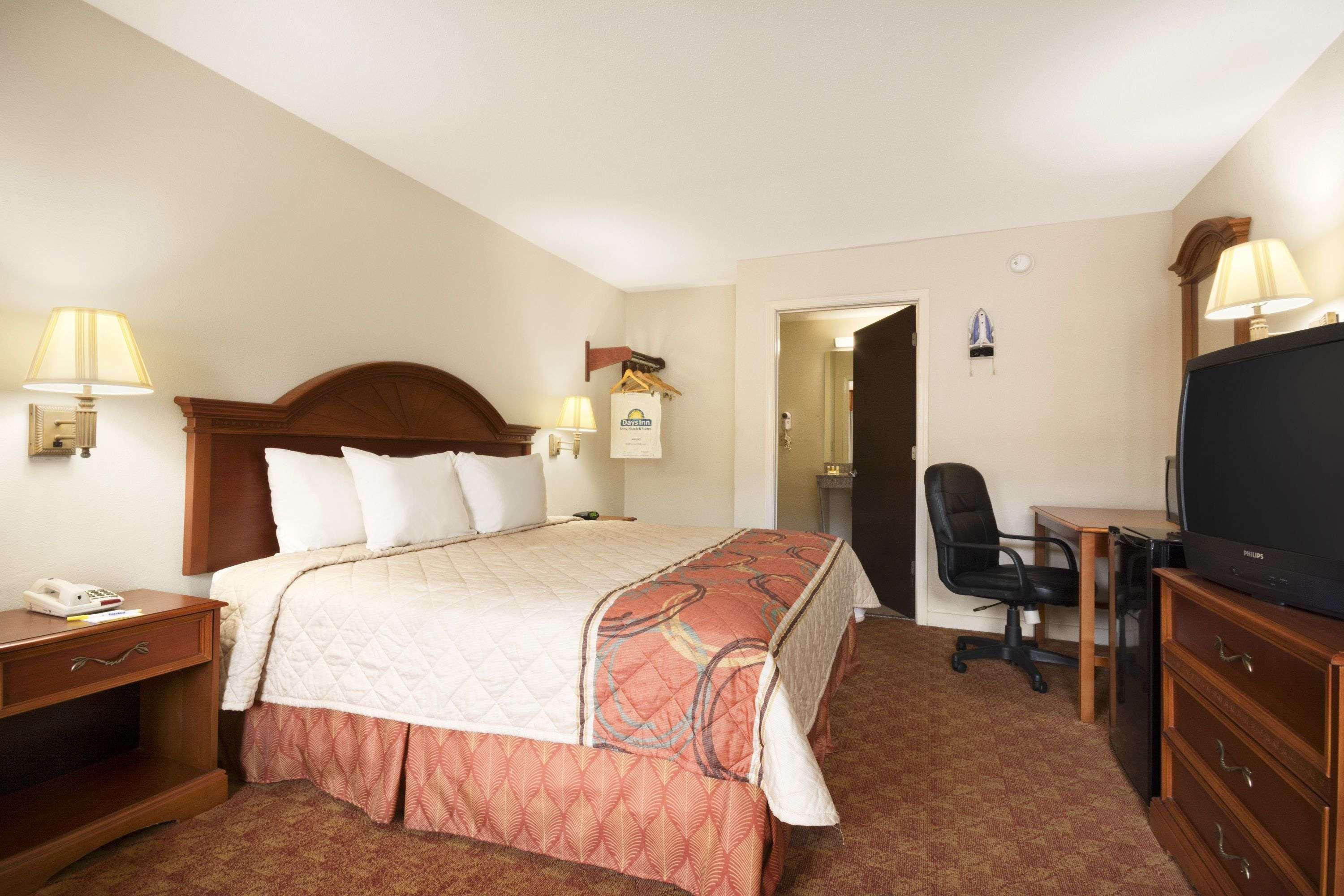 Days Inn By Wyndham Weldon Roanoke Rapids Экстерьер фото