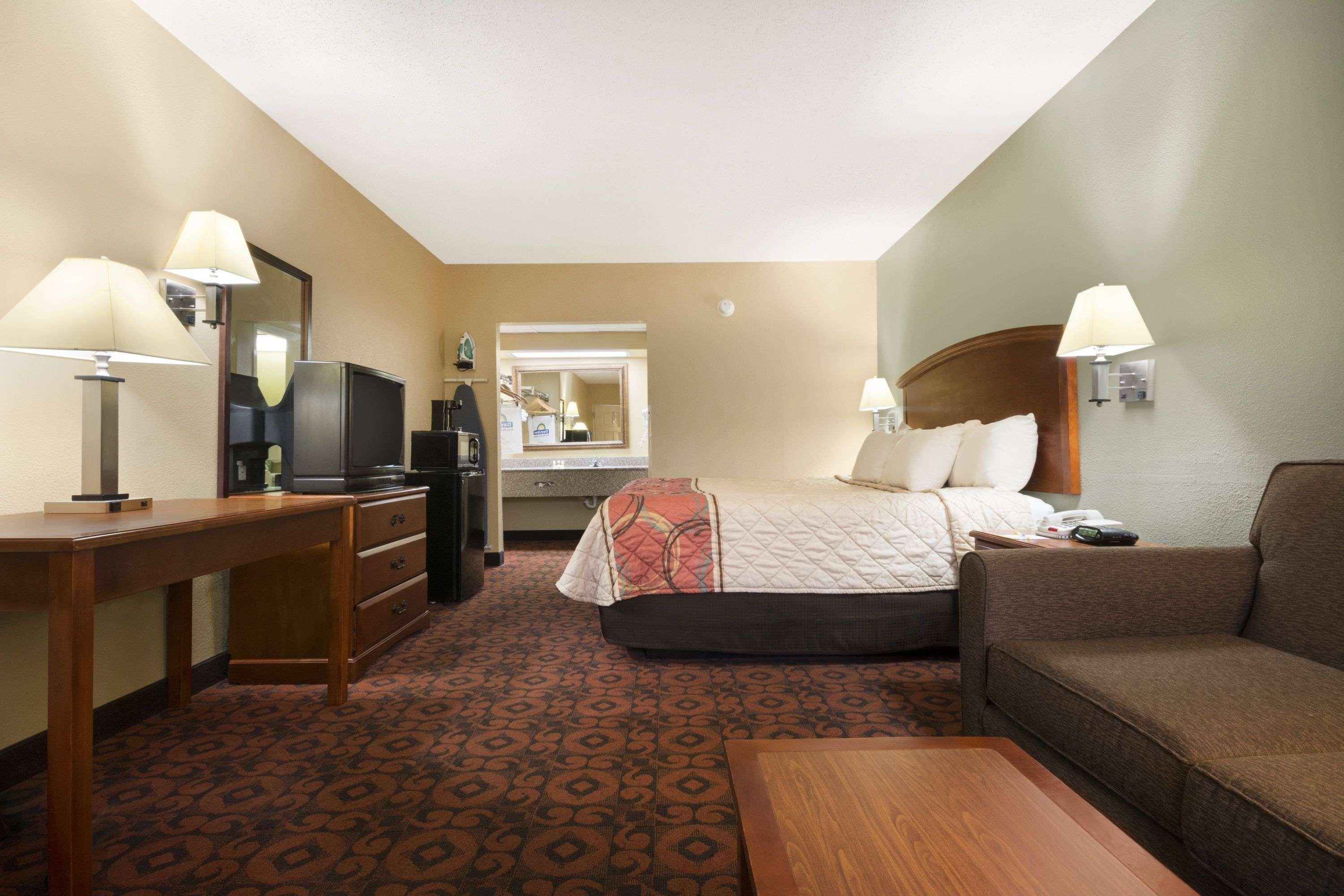 Days Inn By Wyndham Weldon Roanoke Rapids Экстерьер фото