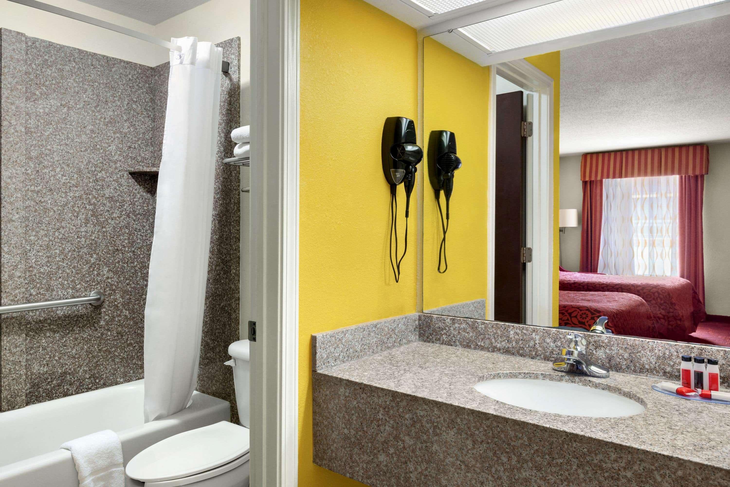 Days Inn By Wyndham Weldon Roanoke Rapids Экстерьер фото