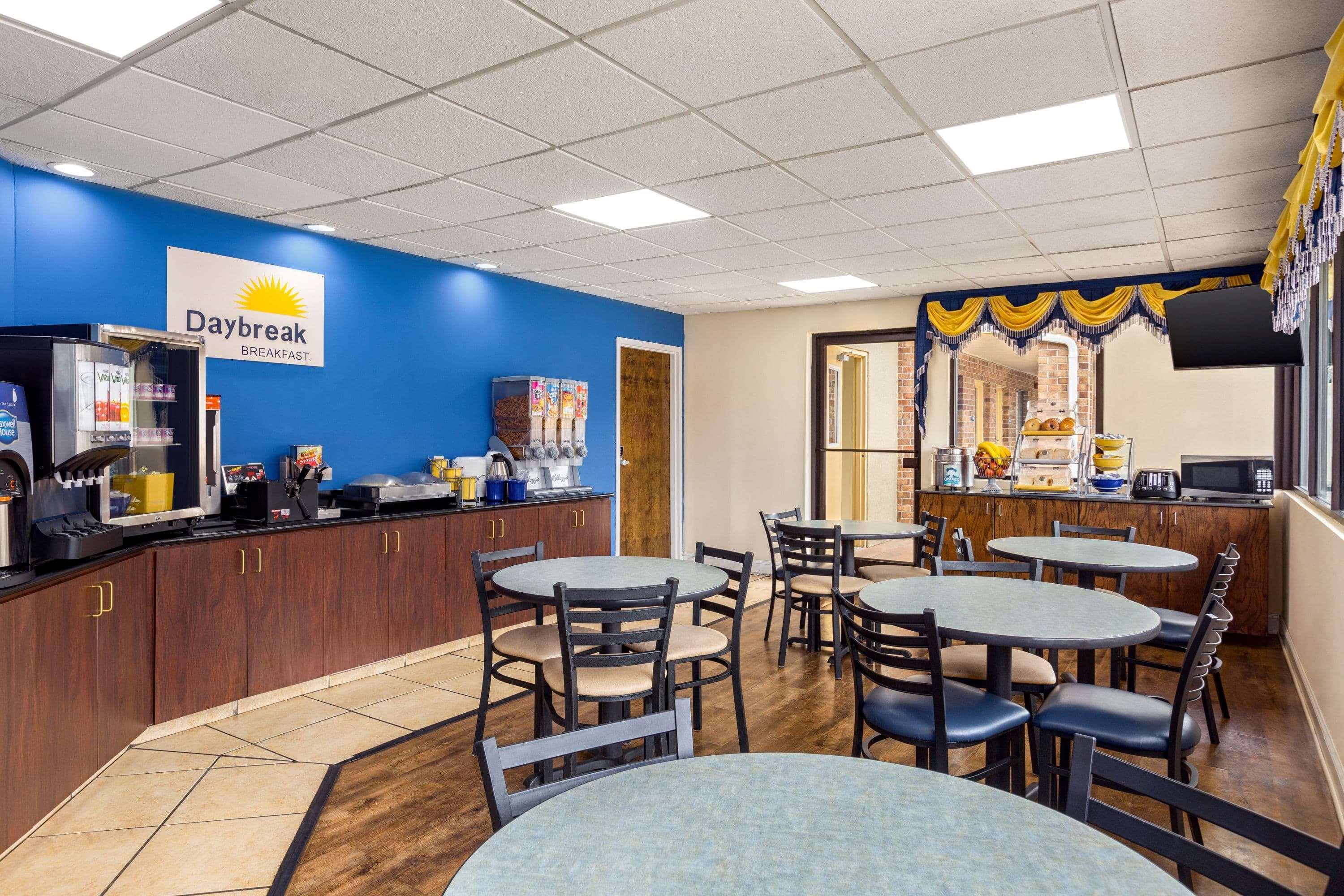 Days Inn By Wyndham Weldon Roanoke Rapids Экстерьер фото