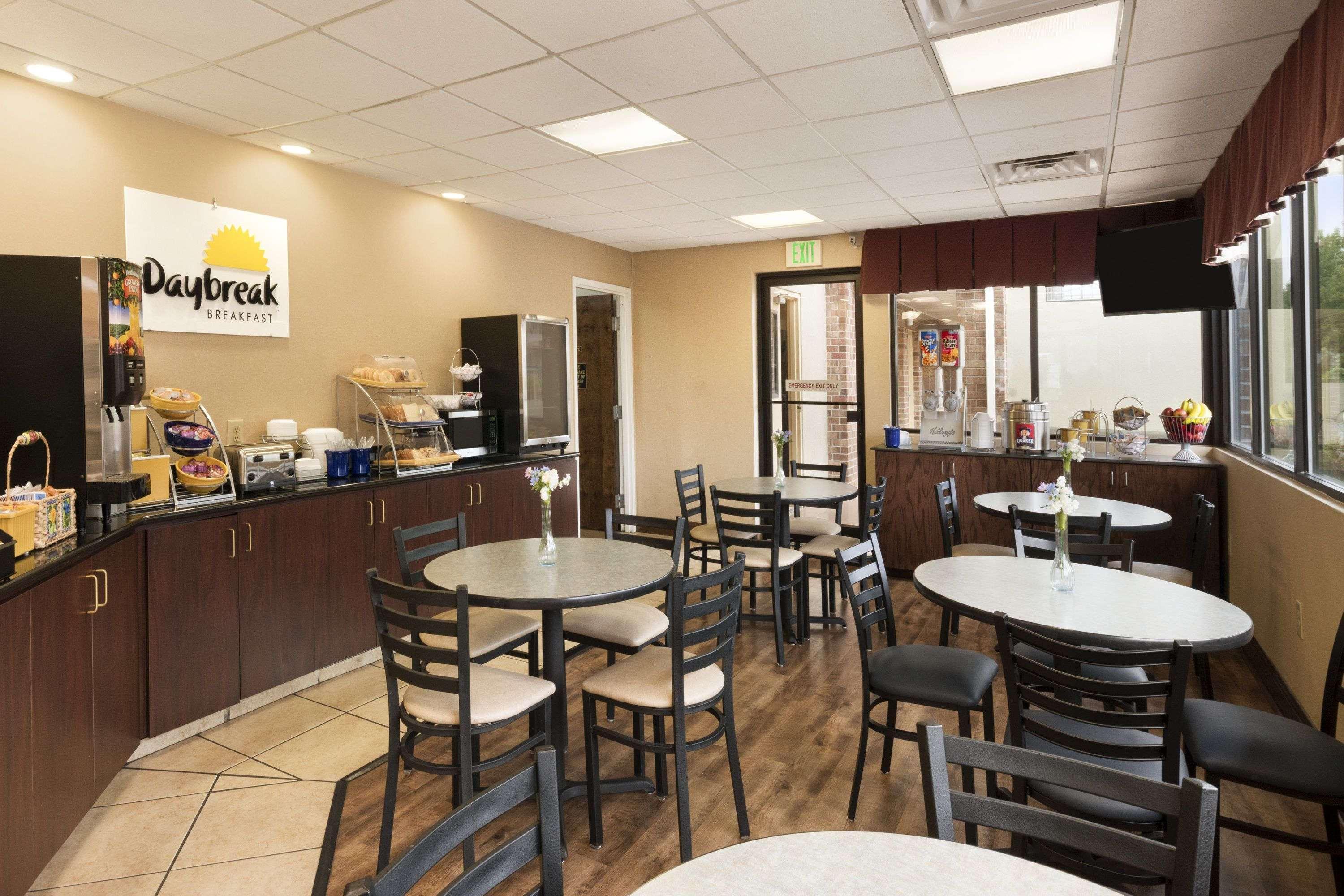Days Inn By Wyndham Weldon Roanoke Rapids Экстерьер фото
