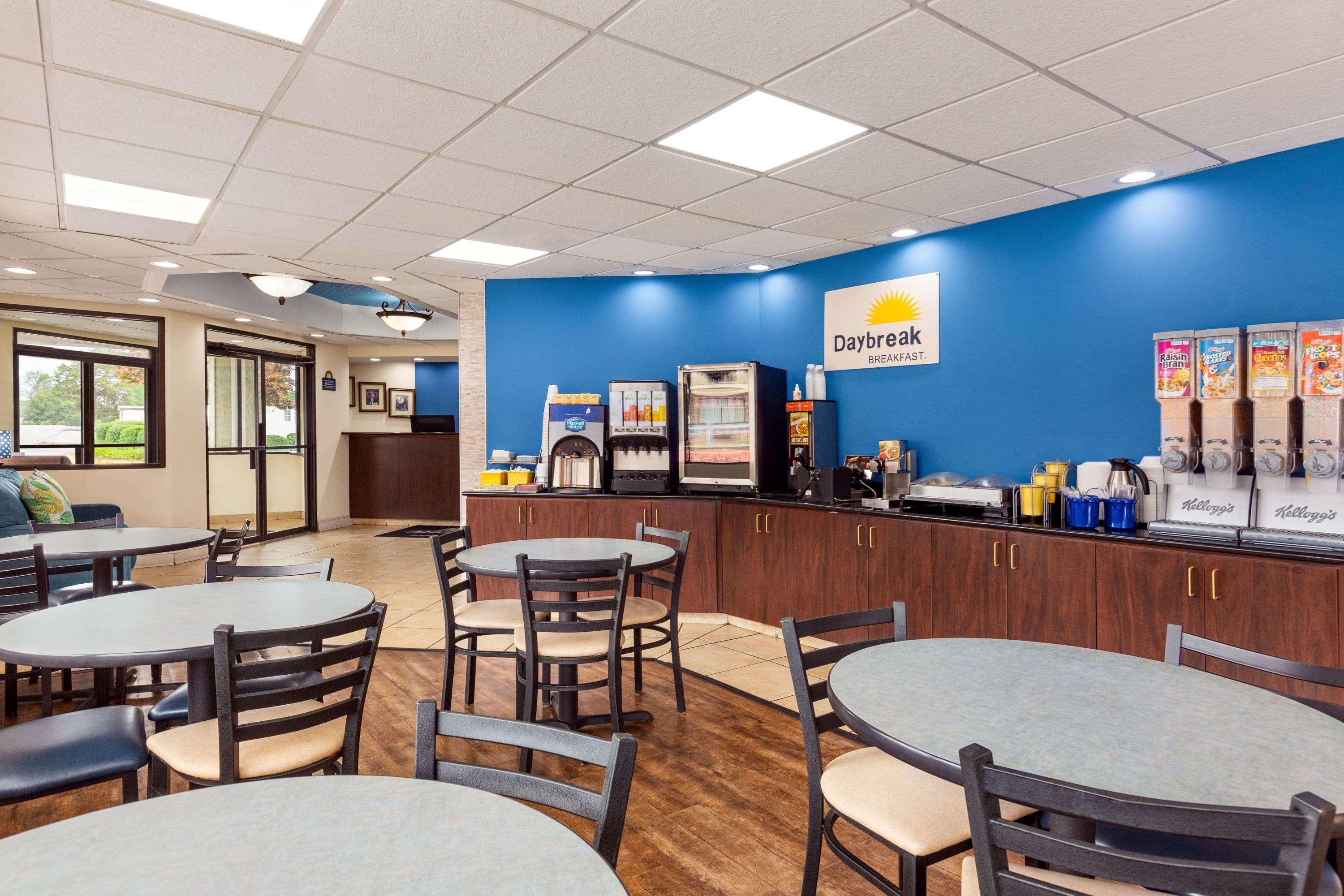 Days Inn By Wyndham Weldon Roanoke Rapids Экстерьер фото