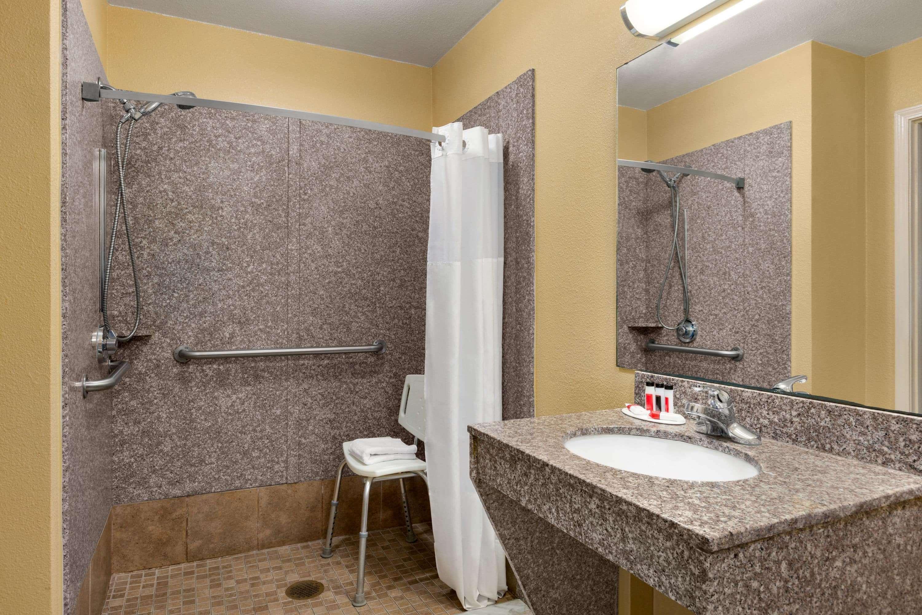 Days Inn By Wyndham Weldon Roanoke Rapids Экстерьер фото