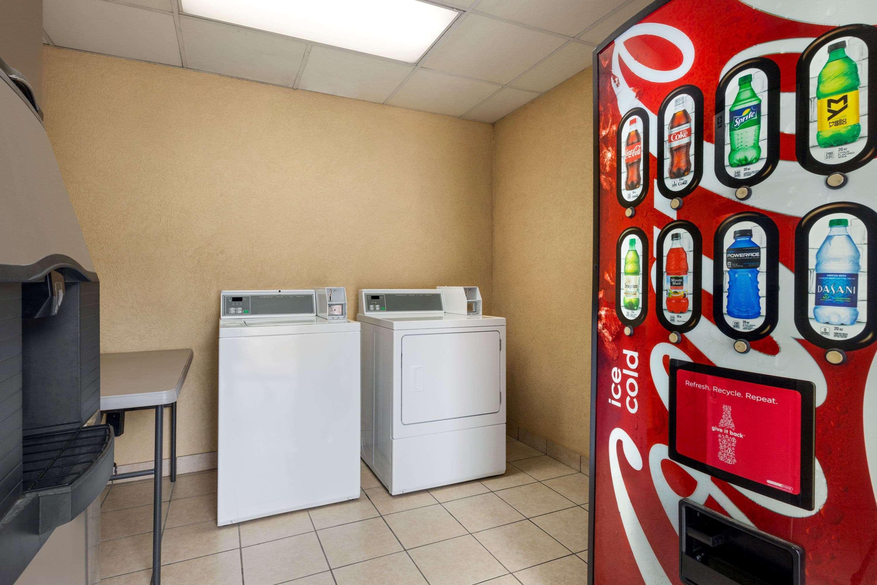 Days Inn By Wyndham Weldon Roanoke Rapids Экстерьер фото