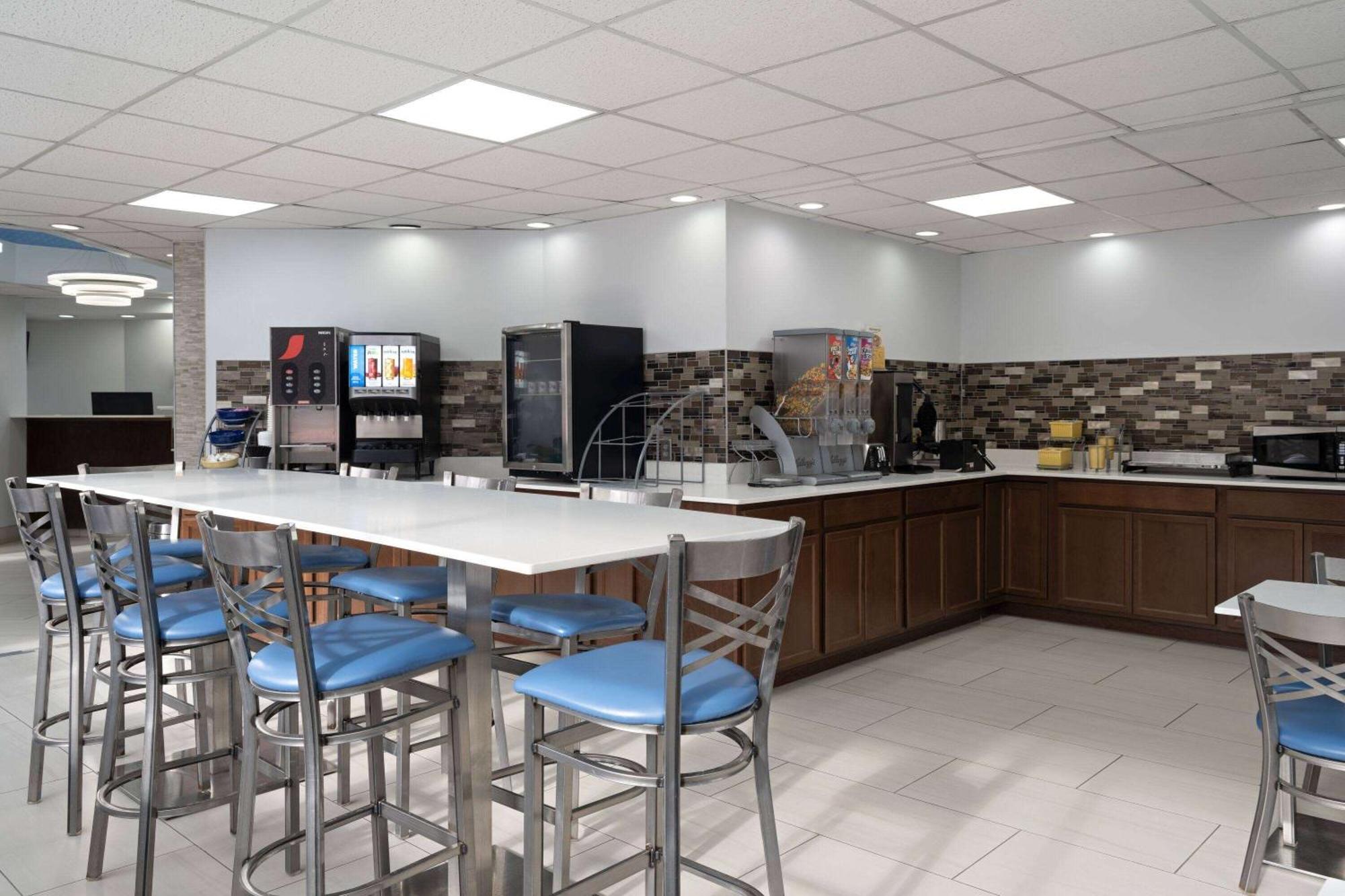 Days Inn By Wyndham Weldon Roanoke Rapids Экстерьер фото