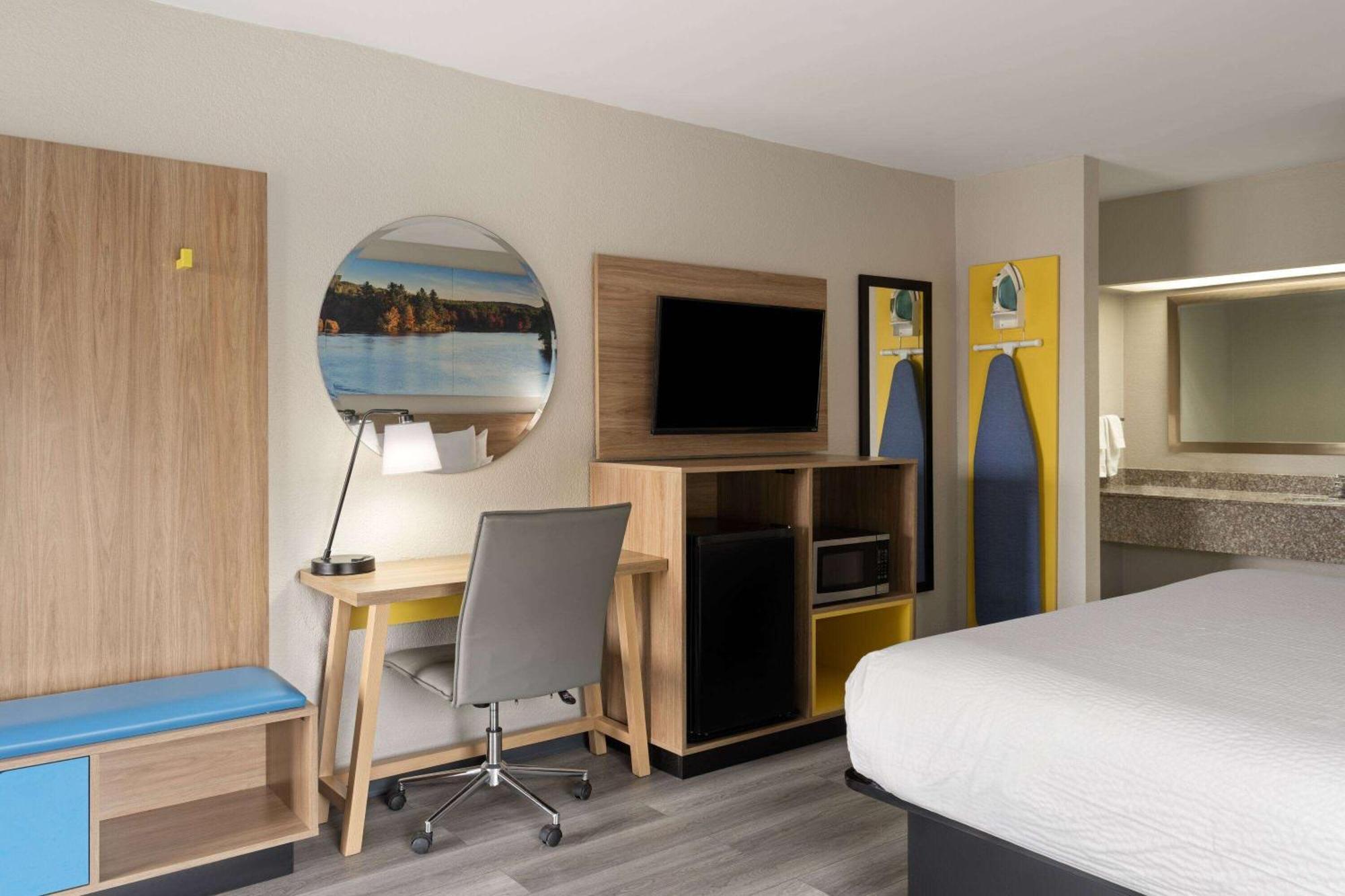Days Inn By Wyndham Weldon Roanoke Rapids Экстерьер фото
