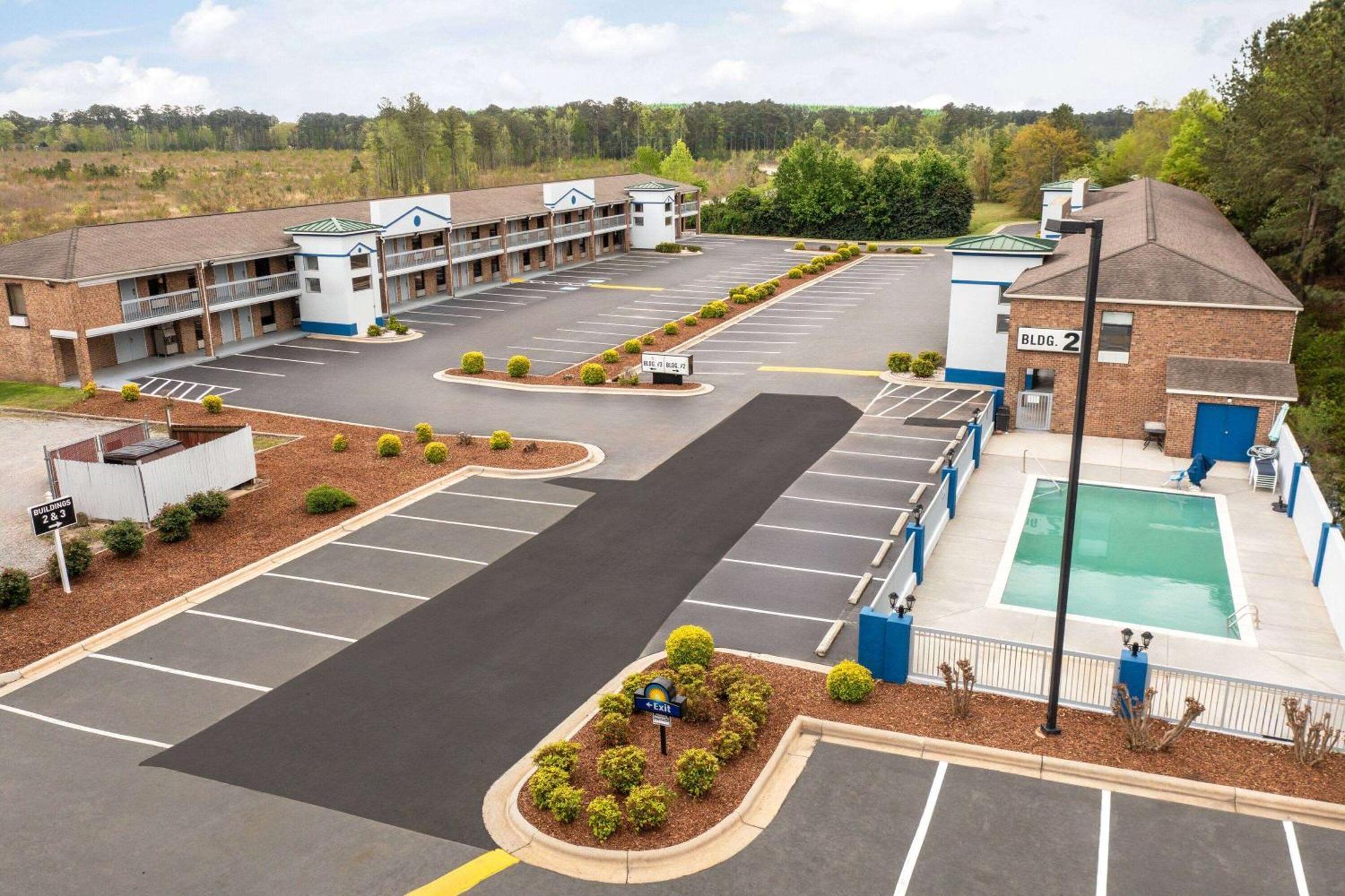 Days Inn By Wyndham Weldon Roanoke Rapids Экстерьер фото